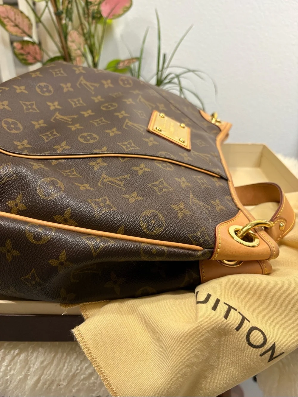 Louis Vuitton Galliera Handbag Monogram Canvas PM. **FULL INCLUSION**